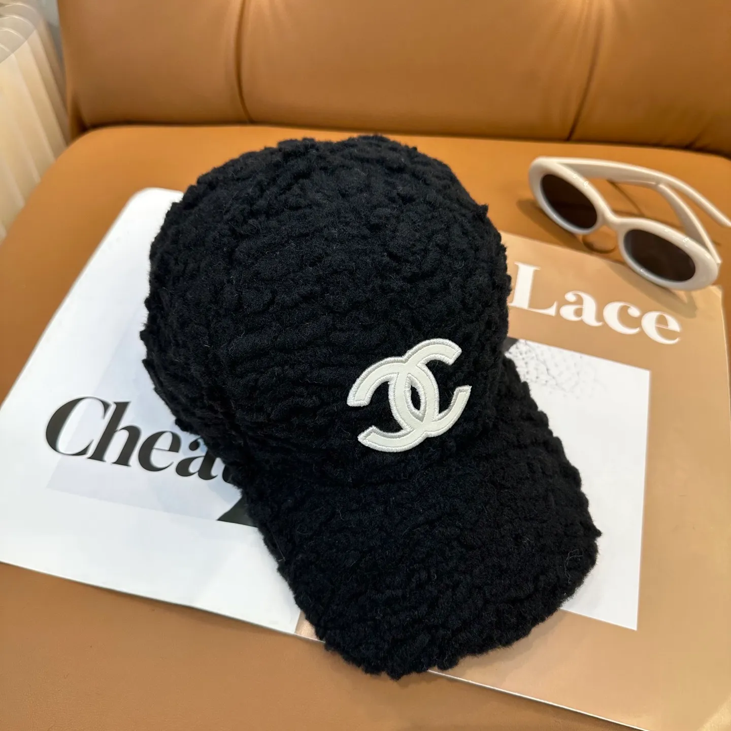 P60 Chanel Chanel new autumn and winter lamb wool baseball cap Chanel's simplest style, small face-shape hat