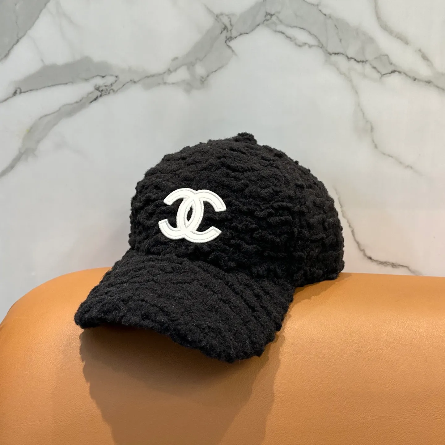 P60 Chanel Chanel new autumn and winter lamb wool baseball cap Chanel's simplest style, small face-shape hat