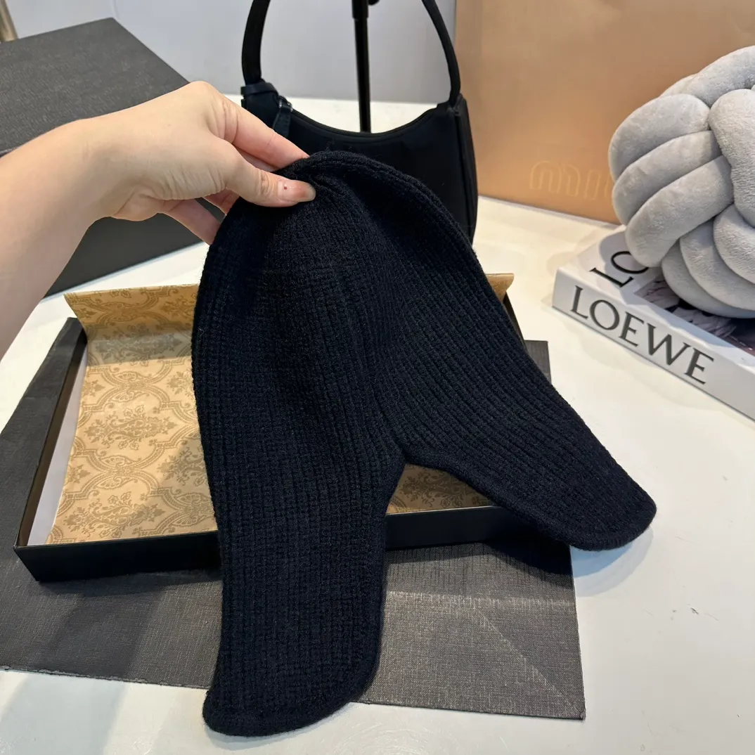 P60 Chane*🆕Chanel 24N new ski series wool hat, the popular Lei Feng hat all over the Internet, black and white, 4 colors, versatile and cool, can be worn by men and women as a couple, warm and good-looking, a must-have