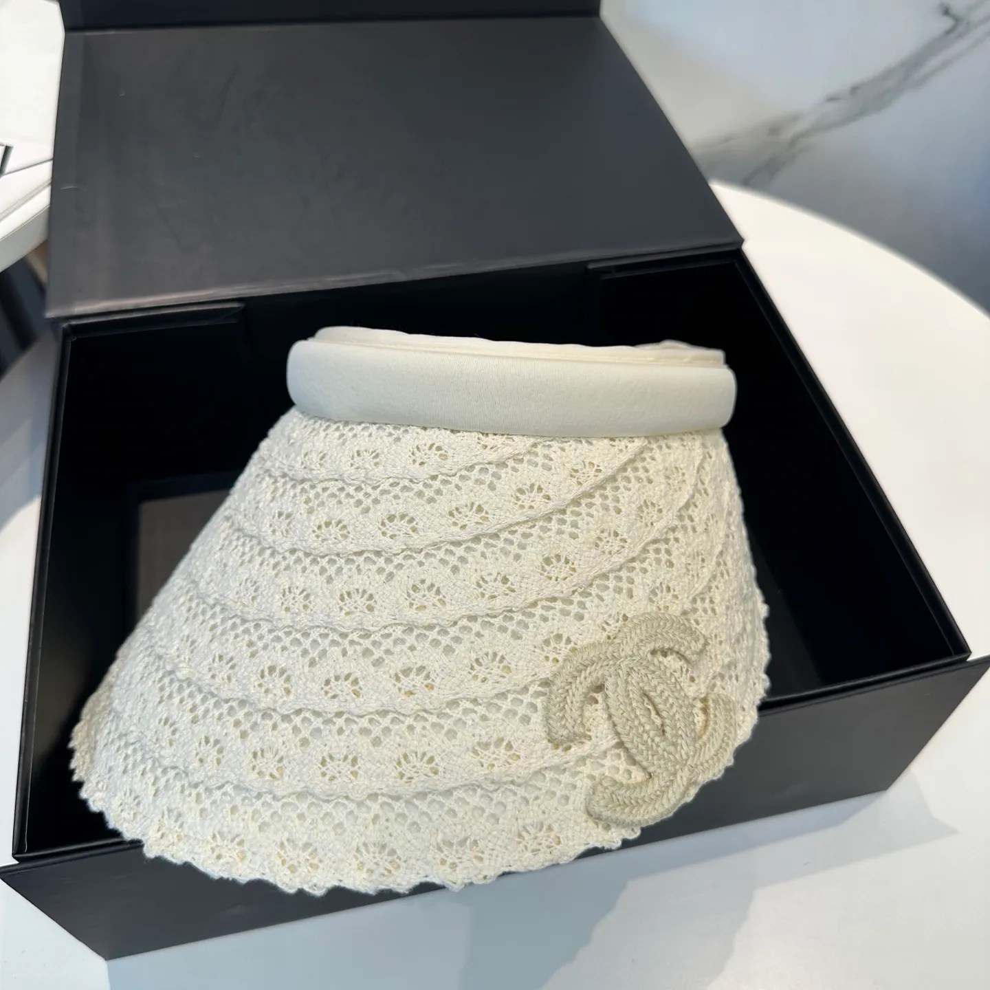P80💛 Comes with dust bag [CHA Chanel] 2025 new exclusive small fragrant sun hat with empty top headband, 🔆 versatile sun protection ~ a great tool for casual outings and anti-snatching! Love it so much 💕