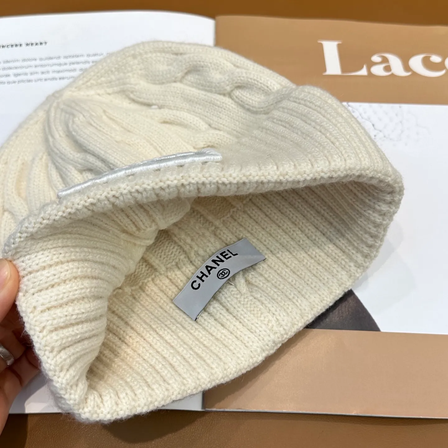 P56 CHANEL small and popular knitted hat! Xiaohongshu’s new product is released, it’s so 🉑️, high-elastic fabric, classic colors, same style for men and women.