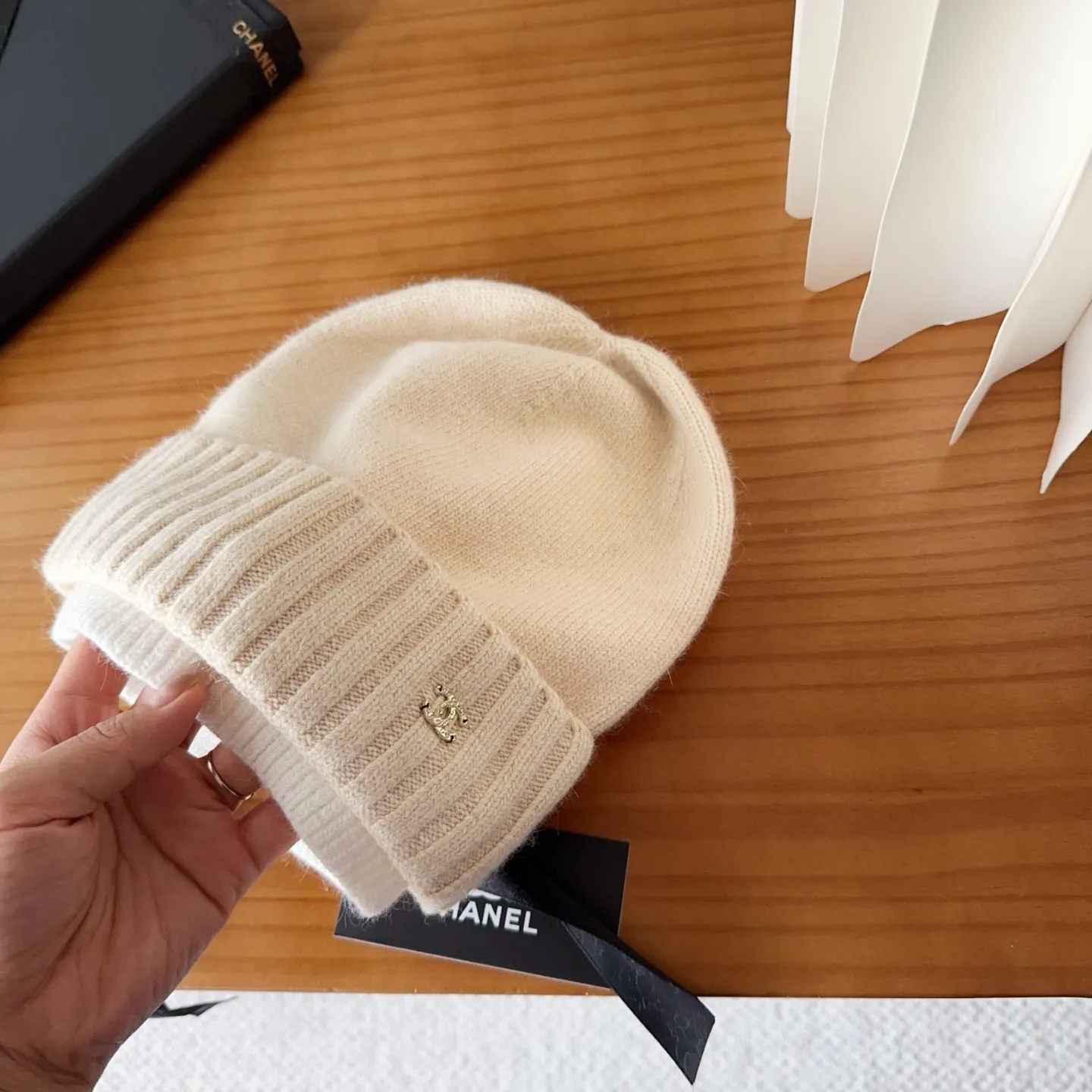 💰84 Chanel official website releases CHANEL small and popular knitted hat! Xiaohongshu’s new product is released, it’s so 🉑️, high-elastic fabric, classic colors, same style for men and women.
