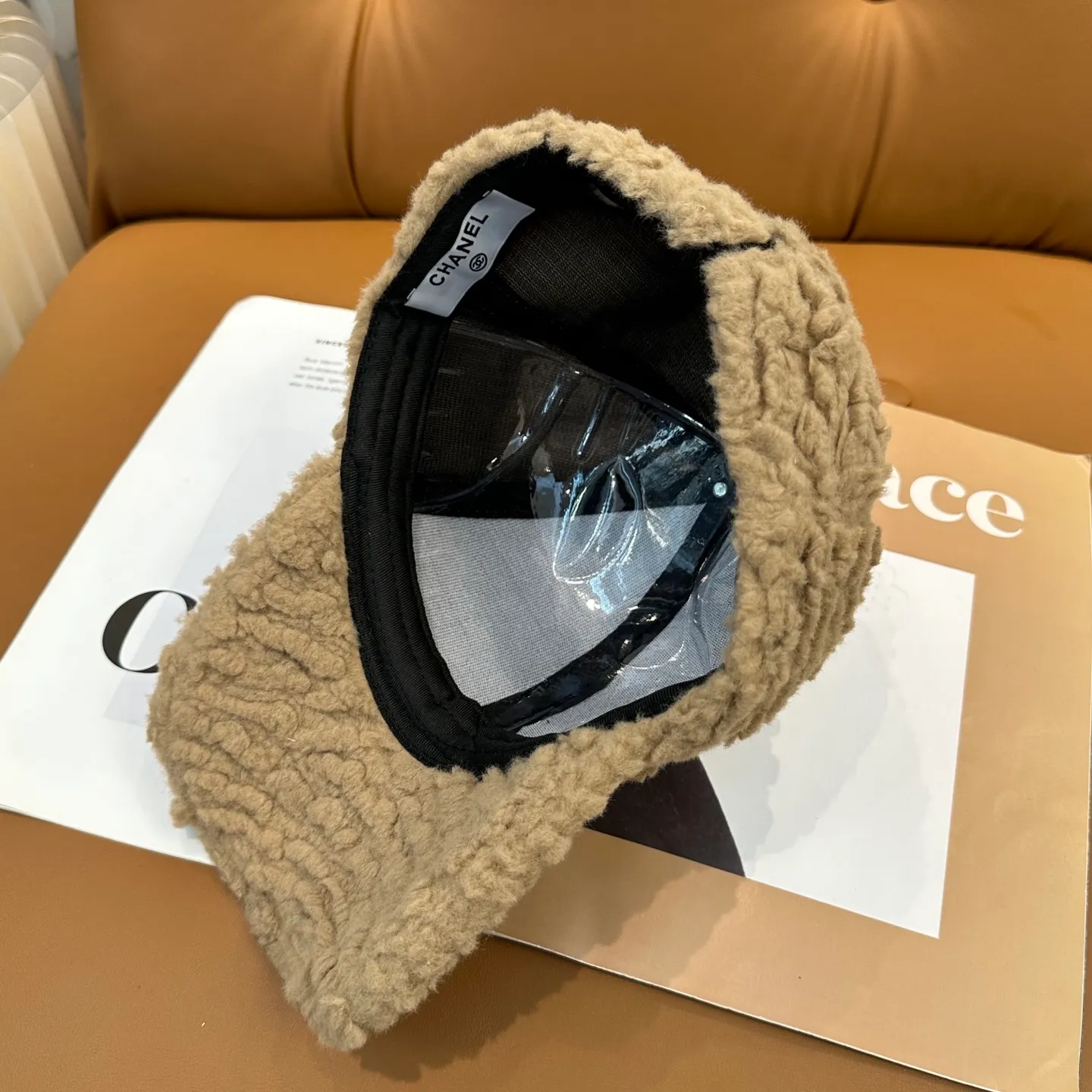 P60 Chanel Chanel new autumn and winter lamb wool baseball cap Chanel's simplest style, small face-shape hat