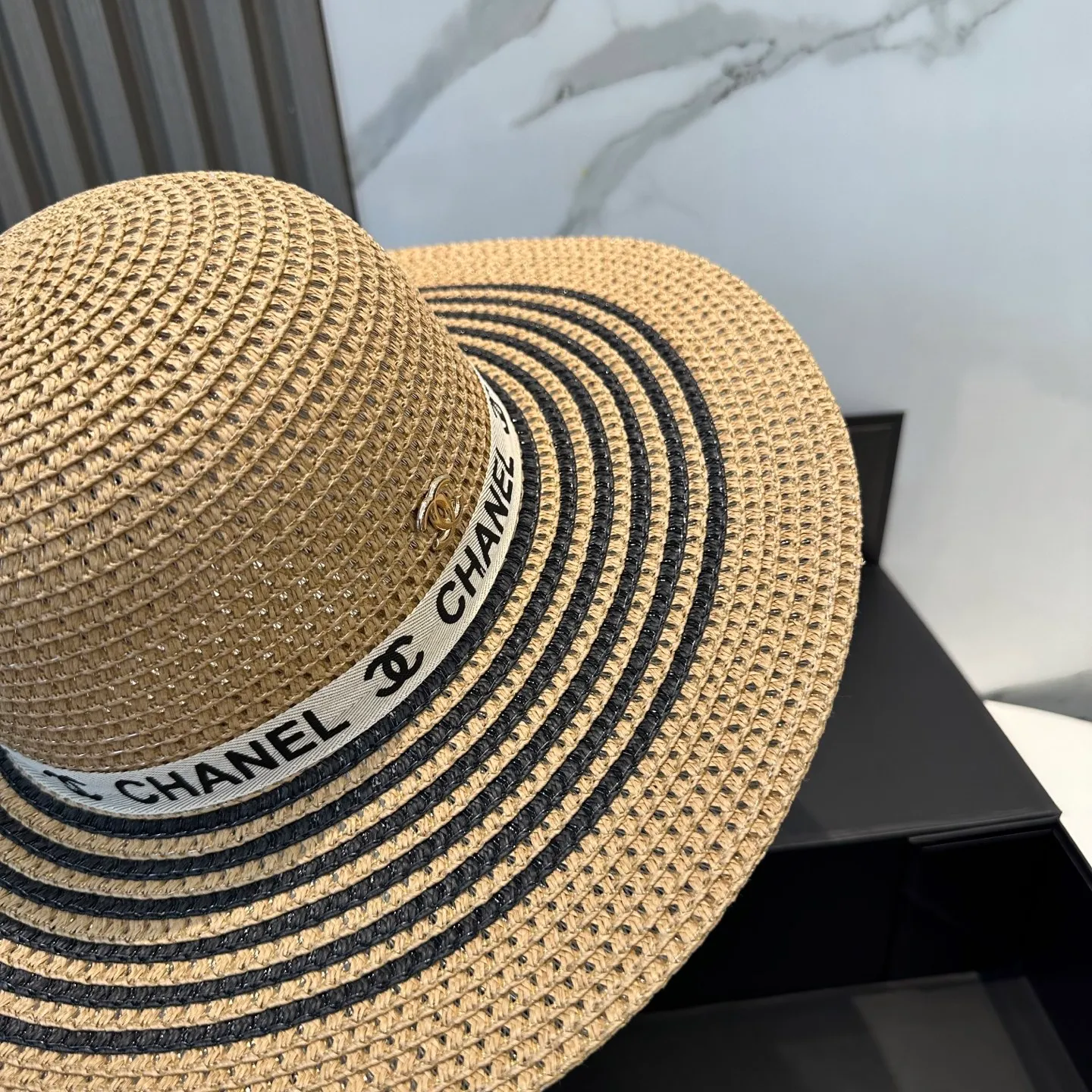 P80 CHANEL big brimmed hat, big sun hat, made of fine straw, official model opening, non-market ordinary version, head circumference 57cm