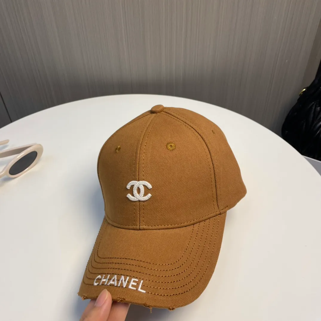 P50 CHANEL [Chanel] New simple embroidered logo baseball cap, new model shipped, big brand style is super easy to match, hurry up and get it!