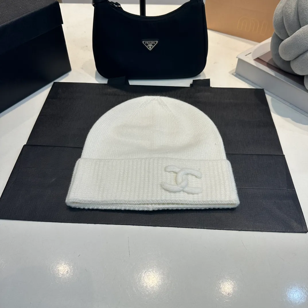 P60 Chanel official website quality Chanel autumn and winter woolen hat recommended by Internet celebrity fashion bloggers, Xiaohongshu hot style, super soft and comfortable knitted woolen hat with excellent elasticity!