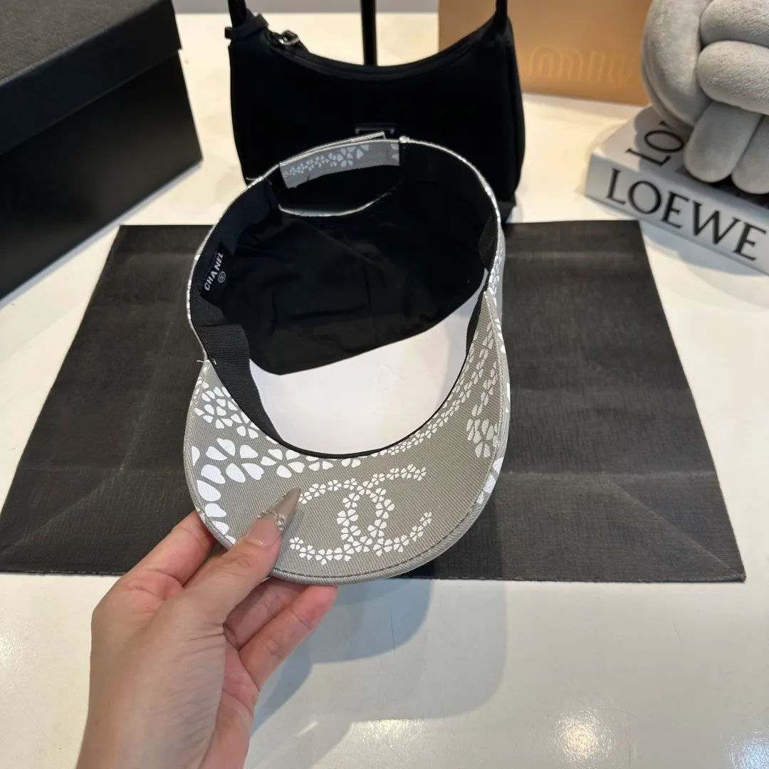 💰60¥ Chanel peaked cap, high-end and elegant, head circumference 57cm