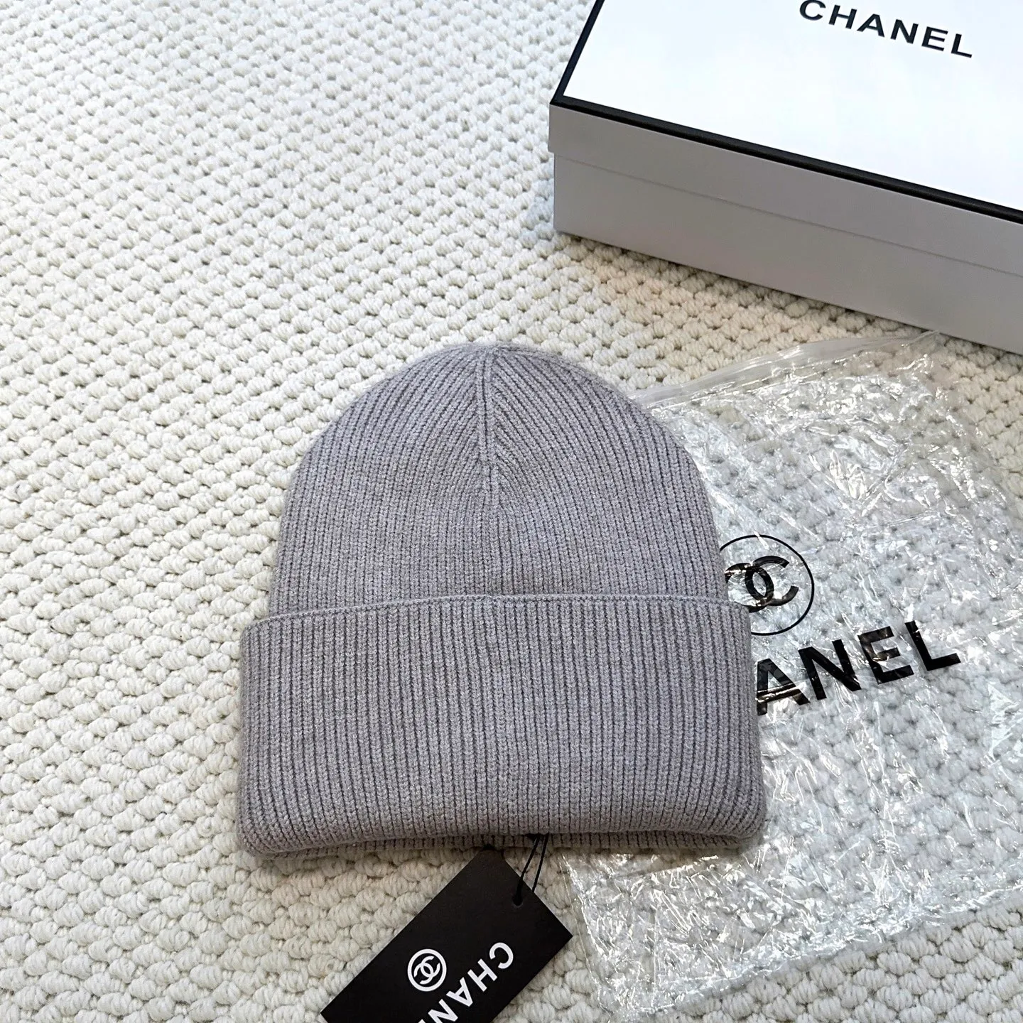 P80 CHANEL Chanel】🔥Simple rhinestone style knitted beanie, super popular💖The texture is first-class, it is very easy to match when going out!