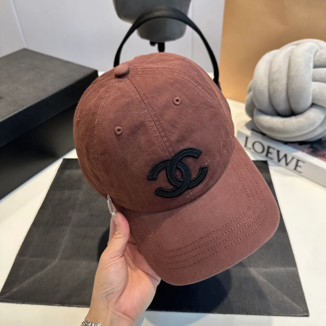 P60 Chanel Chanel 25 spring and summer new hole baseball cap, personalized broken corner brim design is full of sense