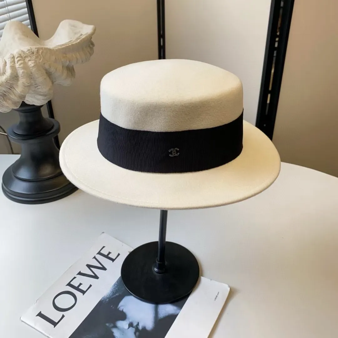 💰200¥ White Chanel Chanel new classic lady style flat top hat, head circumference 57cm