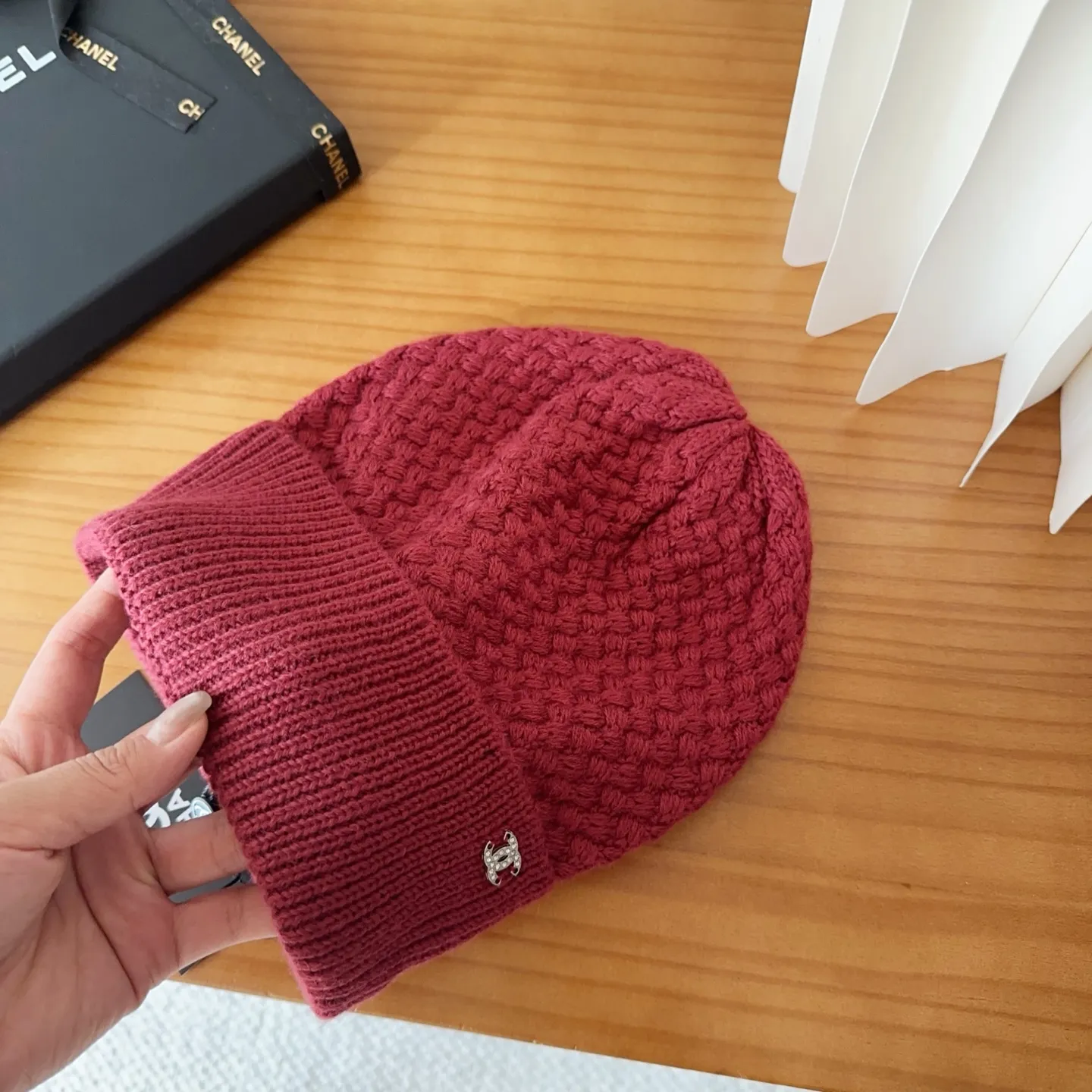 💰64 Chanel official website releases CHANEL small and popular knitted hat! Xiaohongshu’s new product is released, it’s so 🉑️, high-elastic fabric, classic colors, same style for men and women.