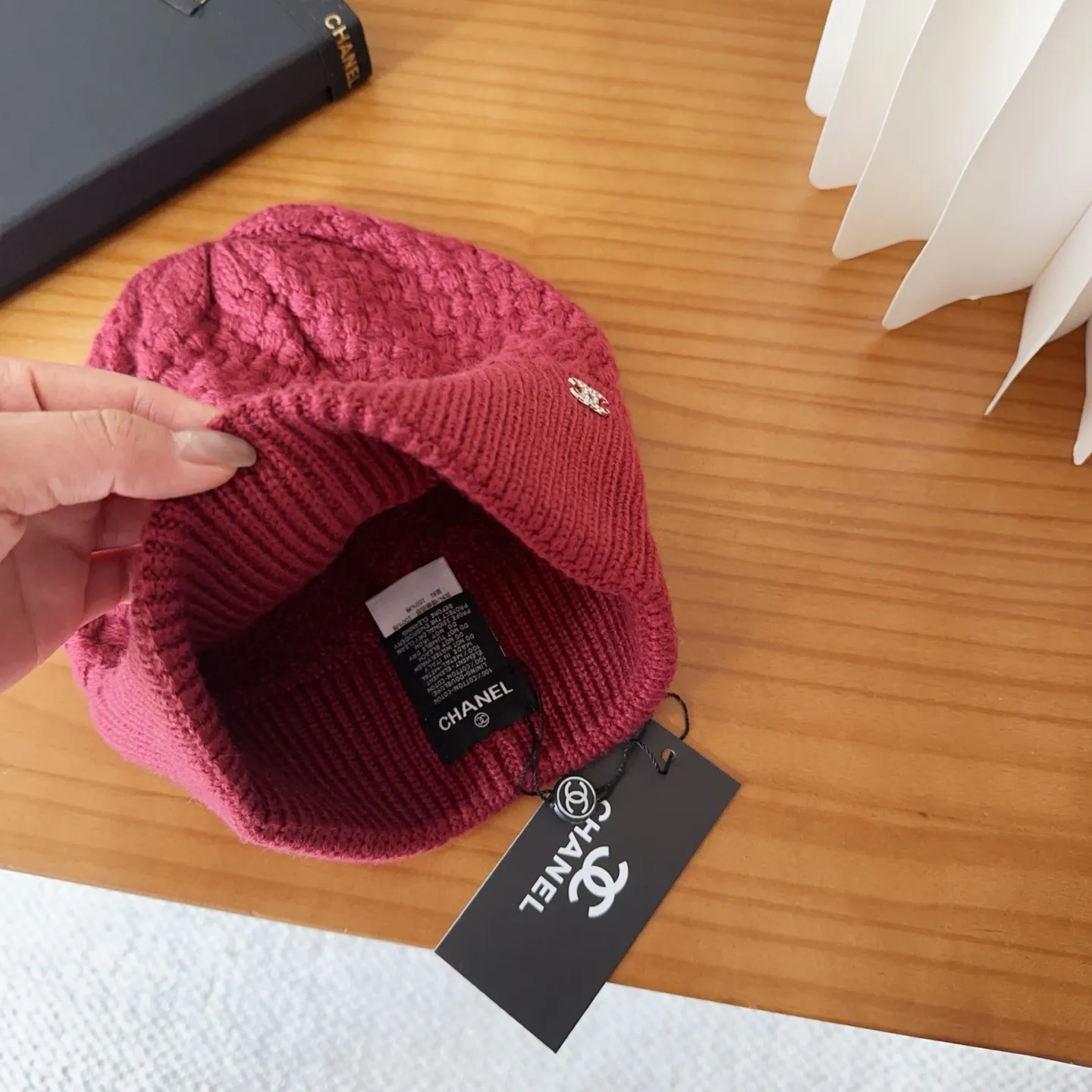 💰64 Chanel official website releases CHANEL small and popular knitted hat! Xiaohongshu’s new product is released, it’s so 🉑️, high-elastic fabric, classic colors, same style for men and women.
