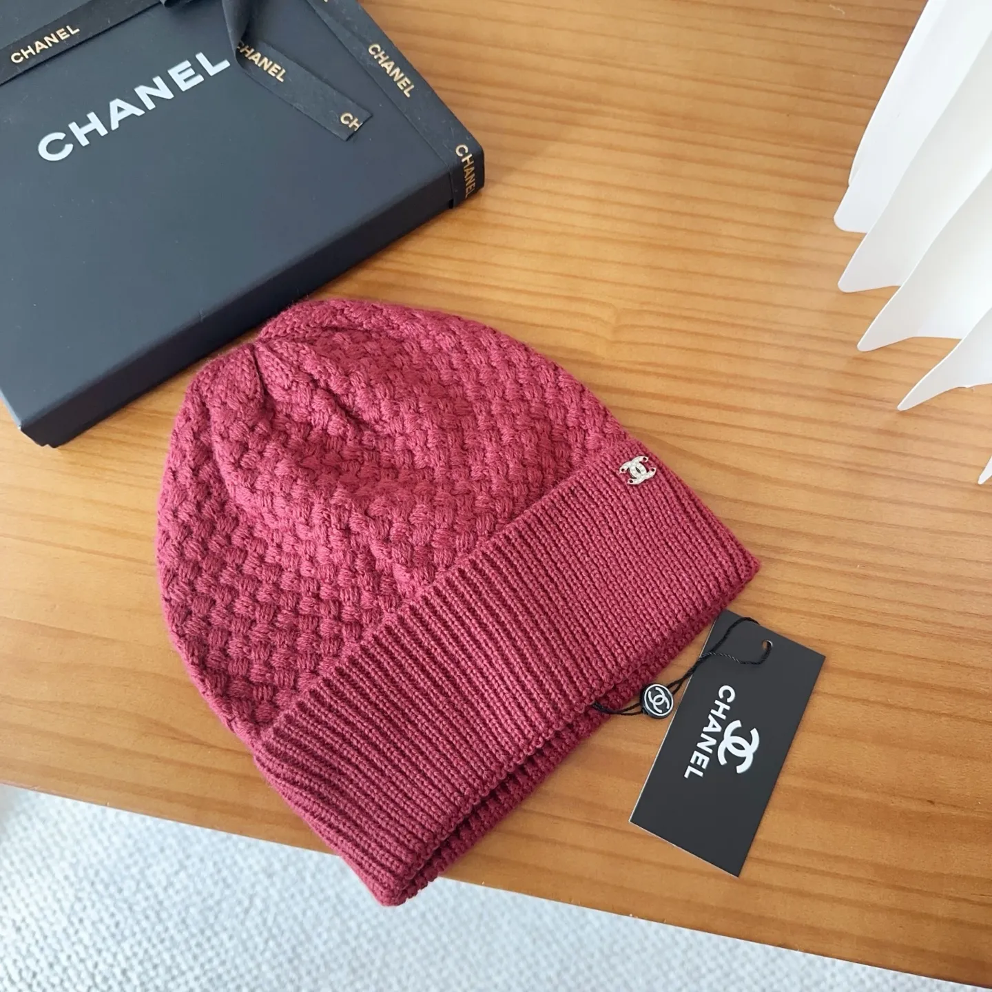 💰64 Chanel official website releases CHANEL small and popular knitted hat! Xiaohongshu’s new product is released, it’s so 🉑️, high-elastic fabric, classic colors, same style for men and women.