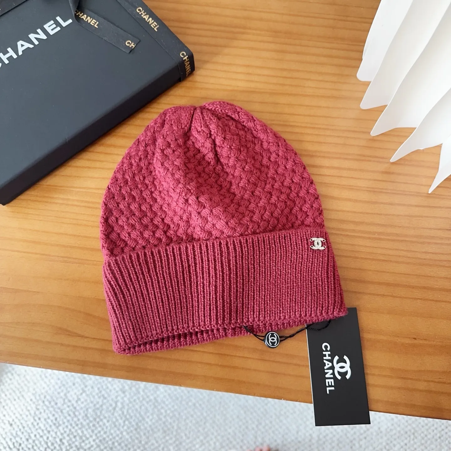 💰64 Chanel official website releases CHANEL small and popular knitted hat! Xiaohongshu’s new product is released, it’s so 🉑️, high-elastic fabric, classic colors, same style for men and women.