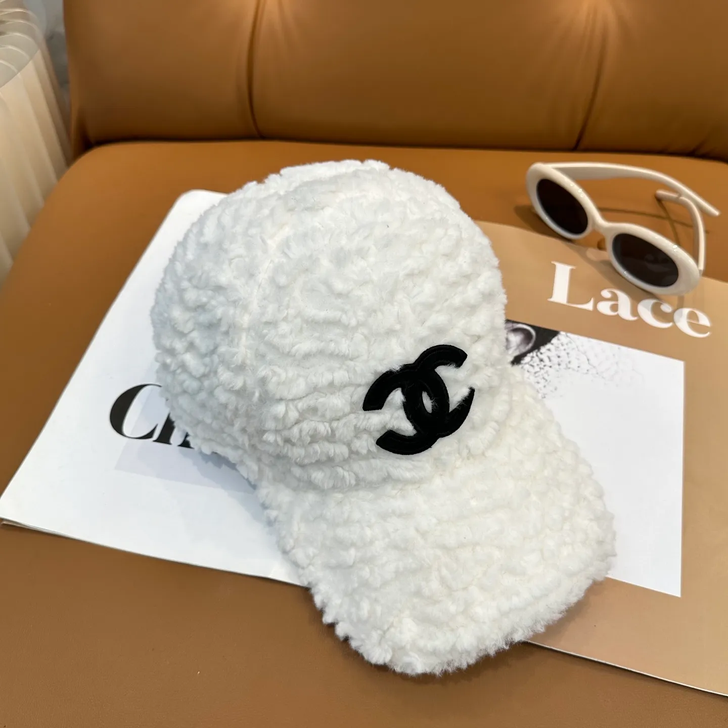 P60 Chanel Chanel new autumn and winter lamb wool baseball cap Chanel's simplest style, small face-shape hat