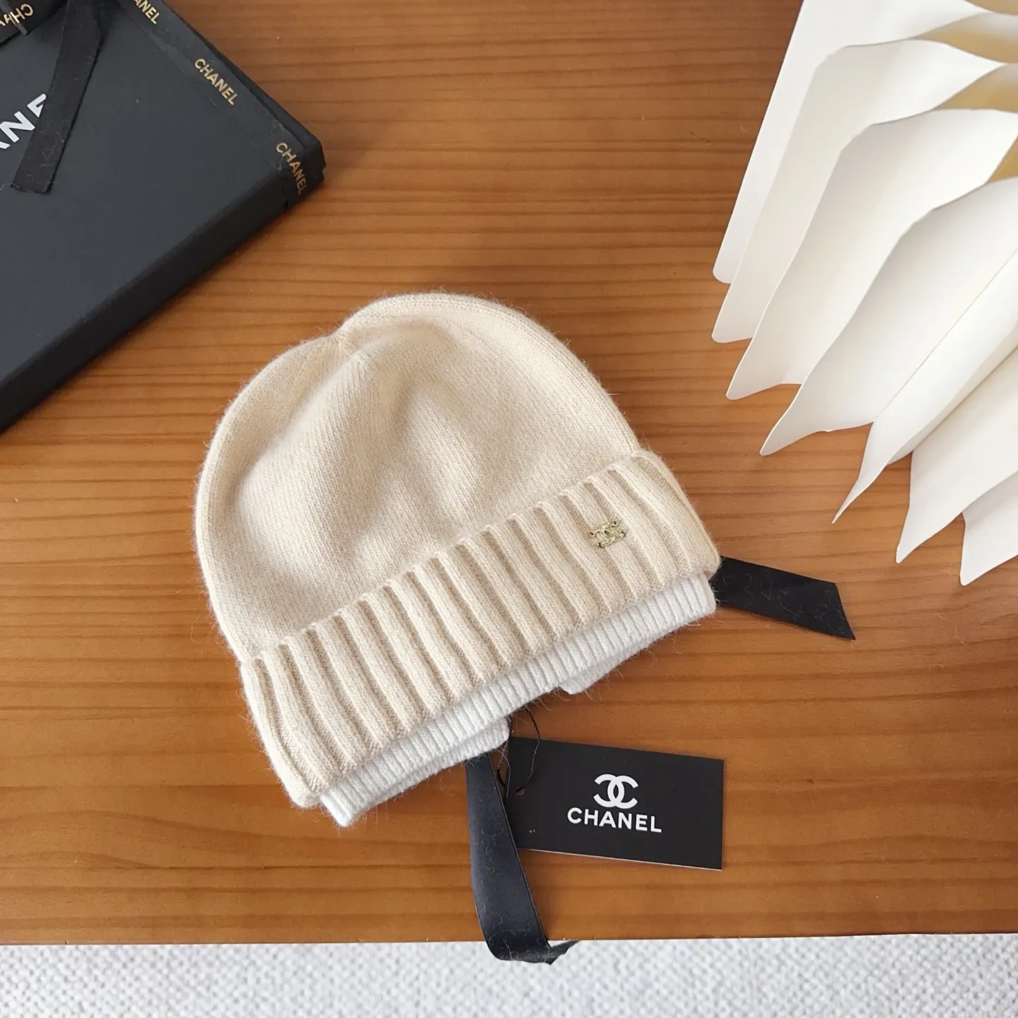 💰80 Chanel official website releases CHANEL small and popular knitted hat! Xiaohongshu’s new product is released, it’s so 🉑️, high-elastic fabric, classic colors, same style for men and women.