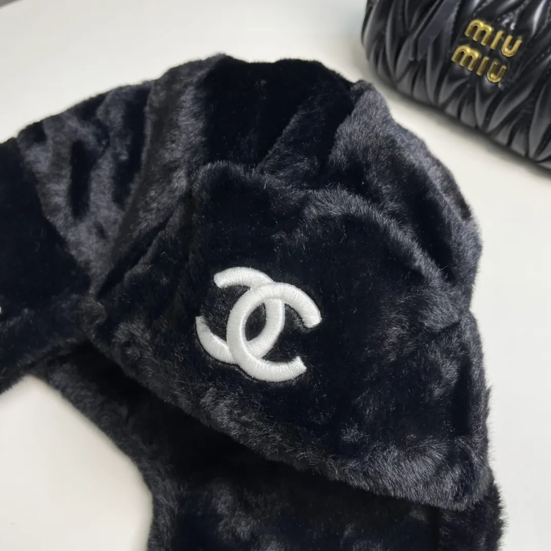 P70 Chanel 🎿 Ski Series Autumn and Winter Goods Popular Lei Feng Hat Ear Protector Hat Soft and Warm, Essential for Skiing