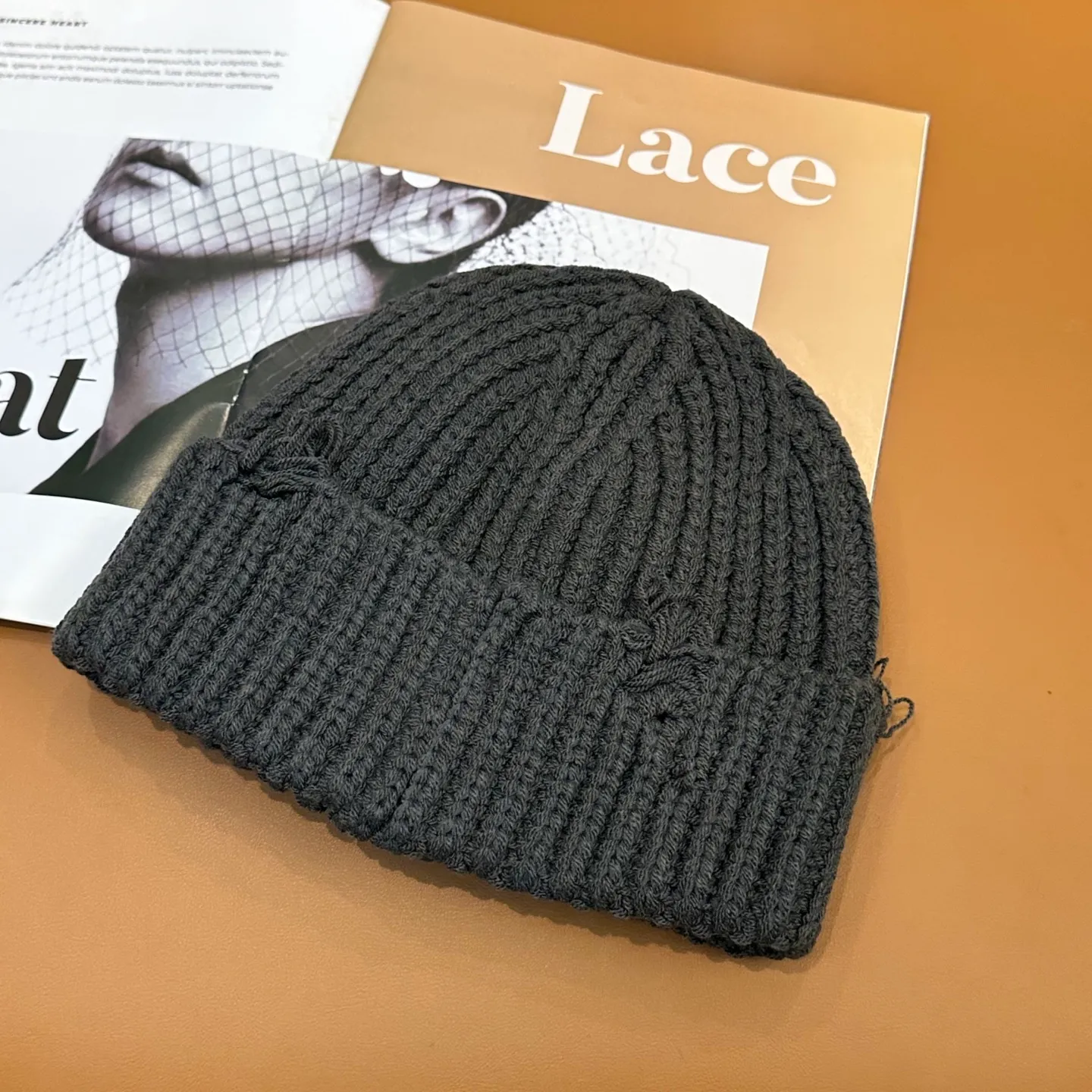 P50 comes with dust bag 🌺 [CHANEL] New knitted hat, Xiaohongshu, recommended by major Internet celebrities! Thicker and warmer, fashionable and popular🌸First-class texture, the best brand for keeping warm in autumn and winter, order now, limited quantity available