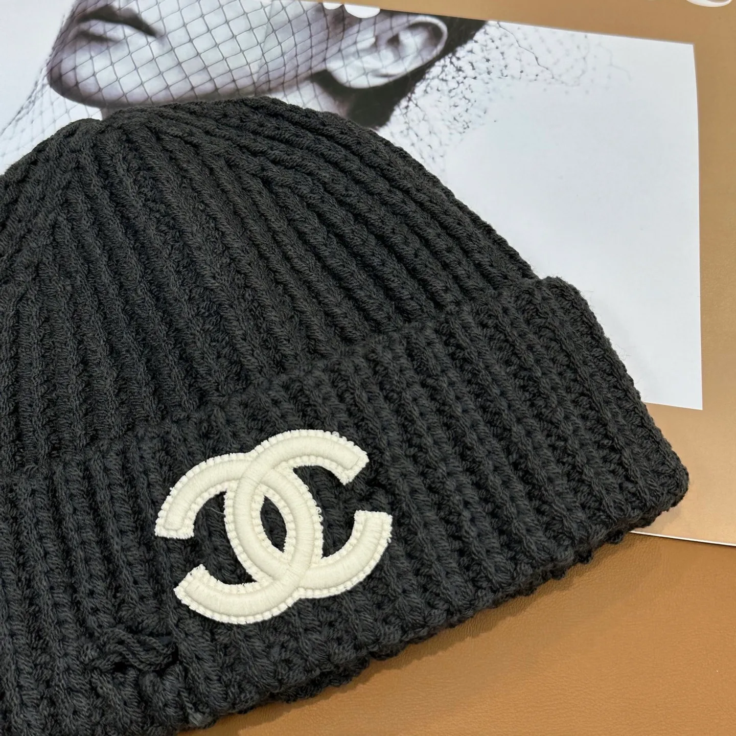 P50 comes with dust bag 🌺 [CHANEL] New knitted hat, Xiaohongshu, recommended by major Internet celebrities! Thicker and warmer, fashionable and popular🌸First-class texture, the best brand for keeping warm in autumn and winter, order now, limited quantity available