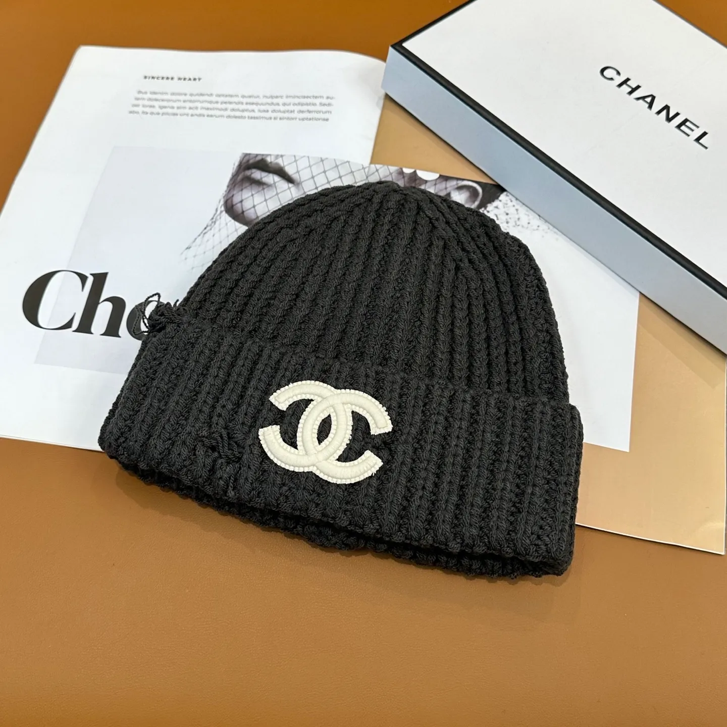 P50 comes with dust bag 🌺 [CHANEL] New knitted hat, Xiaohongshu, recommended by major Internet celebrities! Thicker and warmer, fashionable and popular🌸First-class texture, the best brand for keeping warm in autumn and winter, order now, limited quantity available