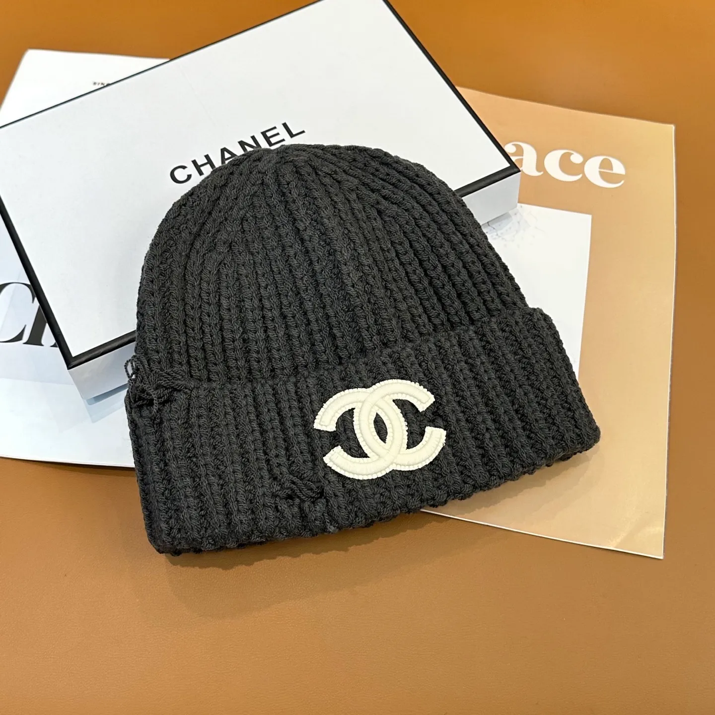 P50 comes with dust bag 🌺 [CHANEL] New knitted hat, Xiaohongshu, recommended by major Internet celebrities! Thicker and warmer, fashionable and popular🌸First-class texture, the best brand for keeping warm in autumn and winter, order now, limited quantity available