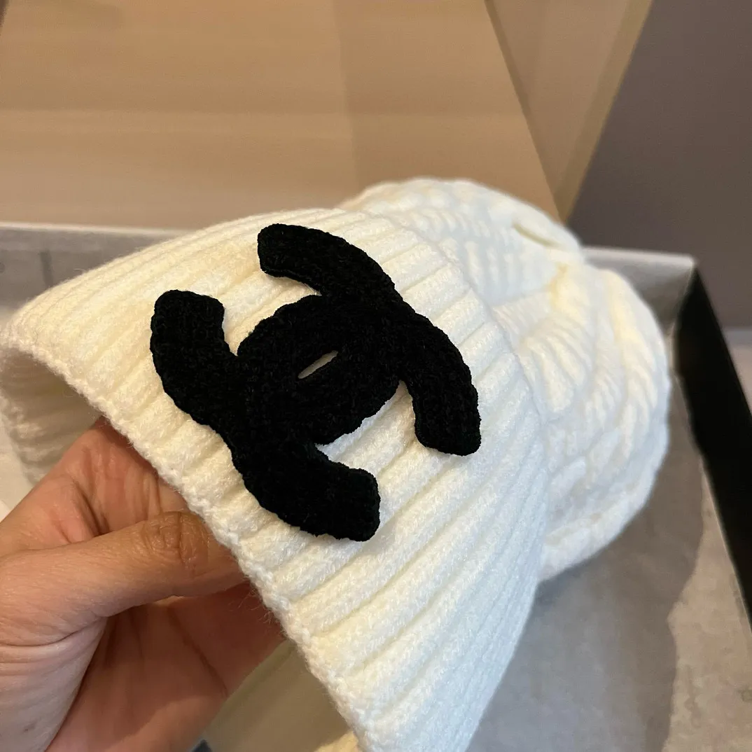 💰210¥ Chanel Chanel knitted scarf hat set official model