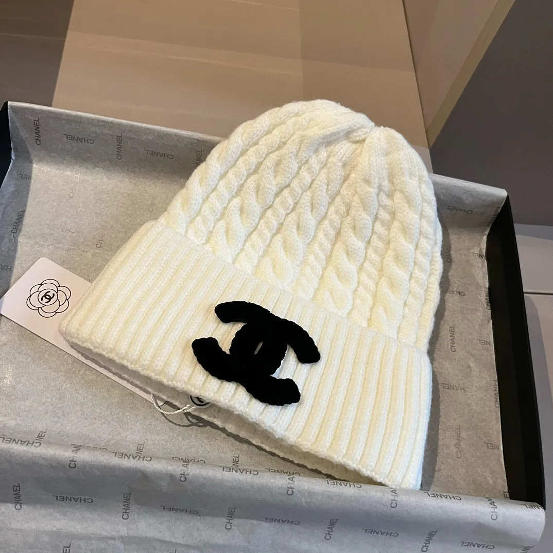 💰210¥ Chanel Chanel knitted scarf hat set official model