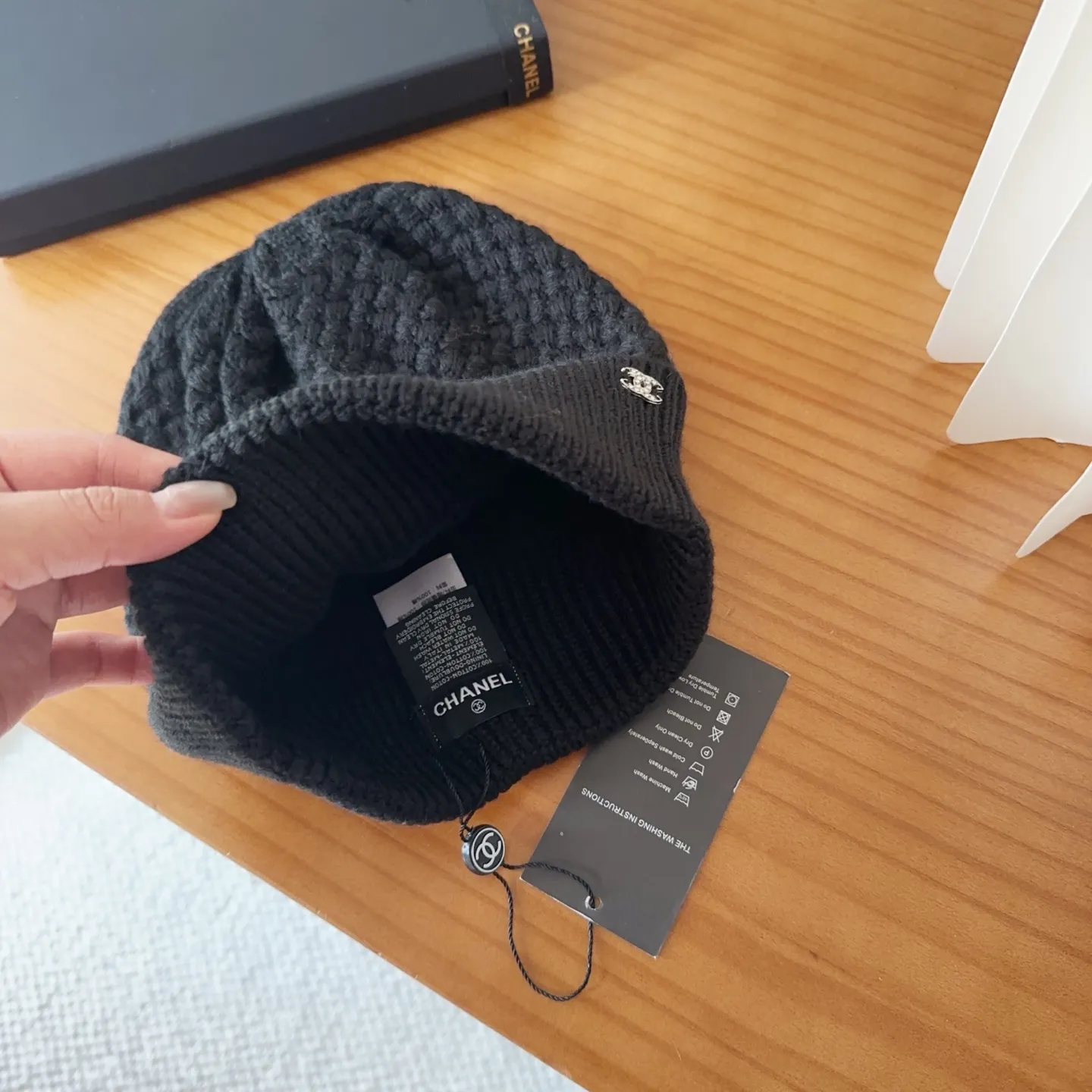 💰64 Chanel official website releases CHANEL small and popular knitted hat! Xiaohongshu’s new product is released, it’s so 🉑️, high-elastic fabric, classic colors, same style for men and women.