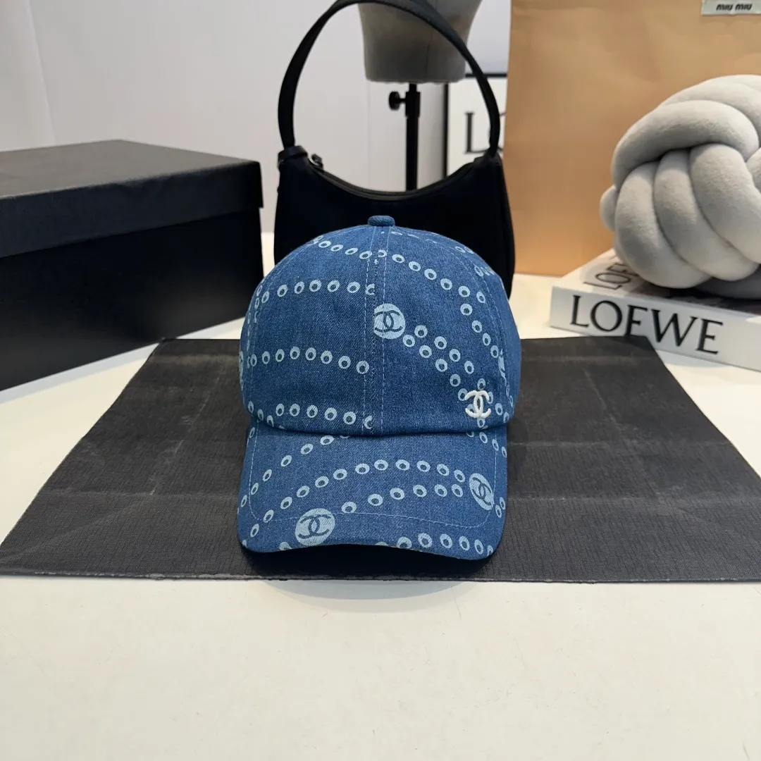 P60 Chanel/Chanel's new baseball cap has a perfect shape and can be used with various head shapes! Hepburn hood type, flatters the face shape and provides better sun protection! Head circumference:58cm