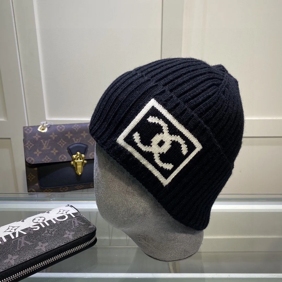 P44 comes with dust bag. CHANEL🎩cashmere wool quality knitted hat, fashionable, good quality, high-end, super soft! Super hot💖The texture is great and it’s great to match when out on the street! Fashion trends! A must-have item for autumn and winter, get it now!
