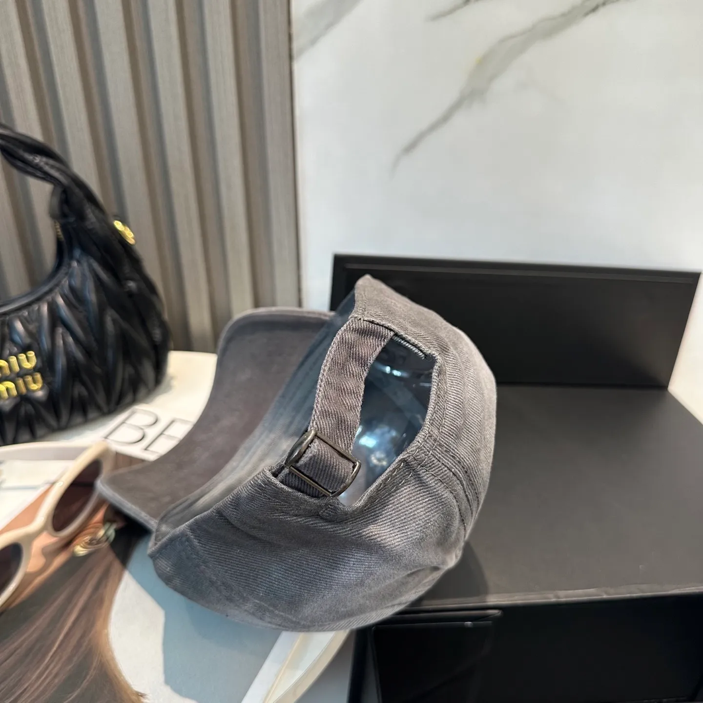 P60 Chanel's new simple baseball cap in dopamine color, a hot color at the moment - full of street style! Trendy and versatile, Xiaohongshu grows grass, poison, get your boyfriend, and cool together