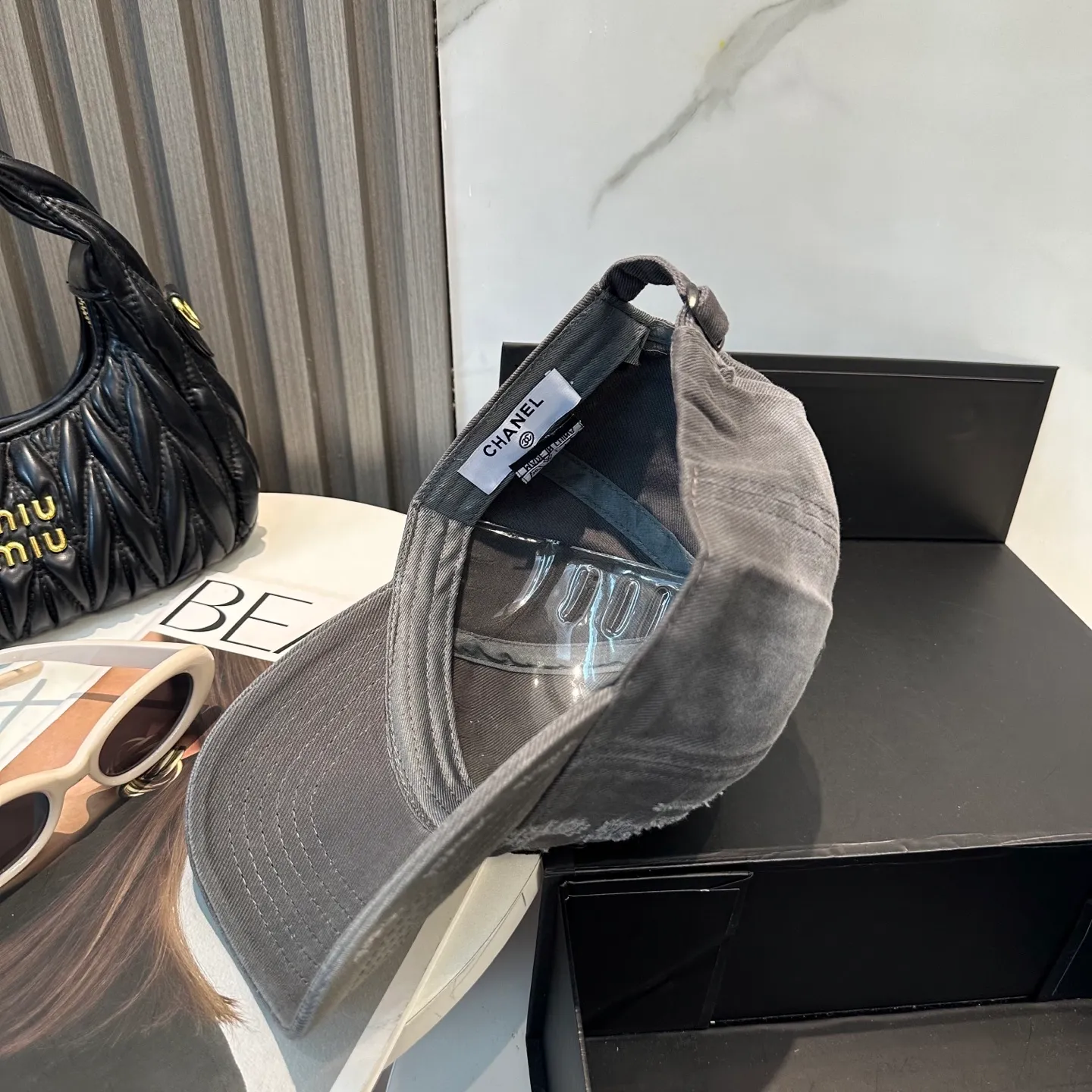 P60 Chanel's new simple baseball cap in dopamine color, a hot color at the moment - full of street style! Trendy and versatile, Xiaohongshu grows grass, poison, get your boyfriend, and cool together