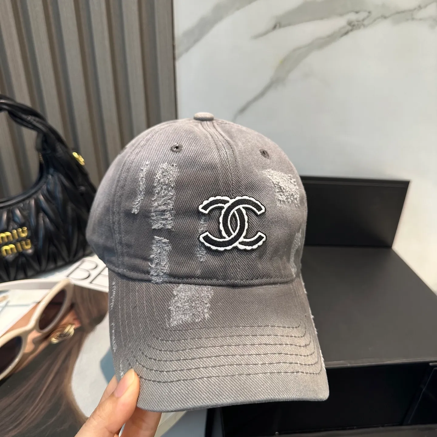 P60 Chanel's new simple baseball cap in dopamine color, a hot color at the moment - full of street style! Trendy and versatile, Xiaohongshu grows grass, poison, get your boyfriend, and cool together
