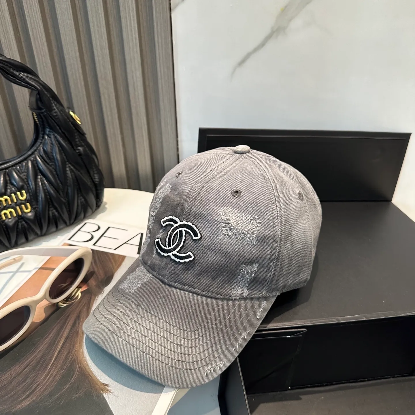 P60 Chanel's new simple baseball cap in dopamine color, a hot color at the moment - full of street style! Trendy and versatile, Xiaohongshu grows grass, poison, get your boyfriend, and cool together