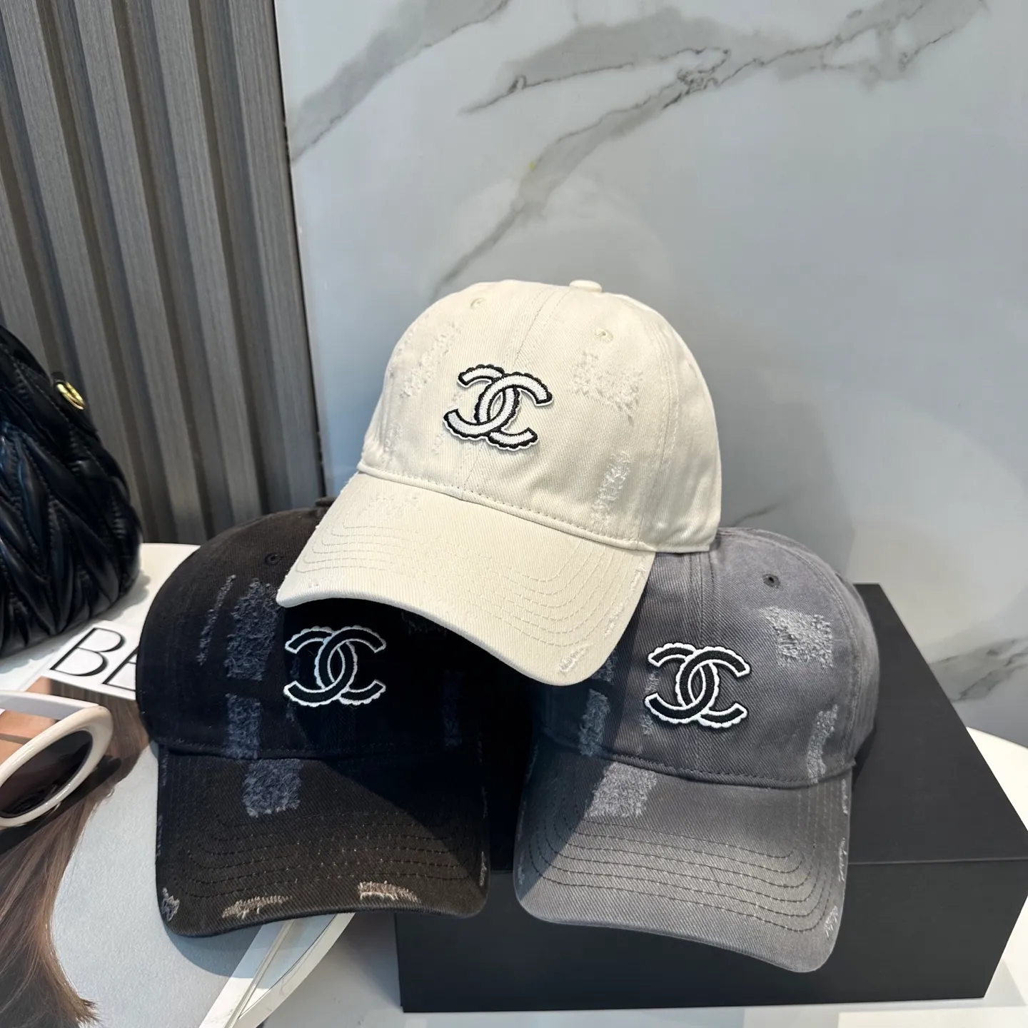 P60 Chanel's new simple baseball cap in dopamine color, a hot color at the moment - full of street style! Trendy and versatile, Xiaohongshu grows grass, poison, get your boyfriend, and cool together