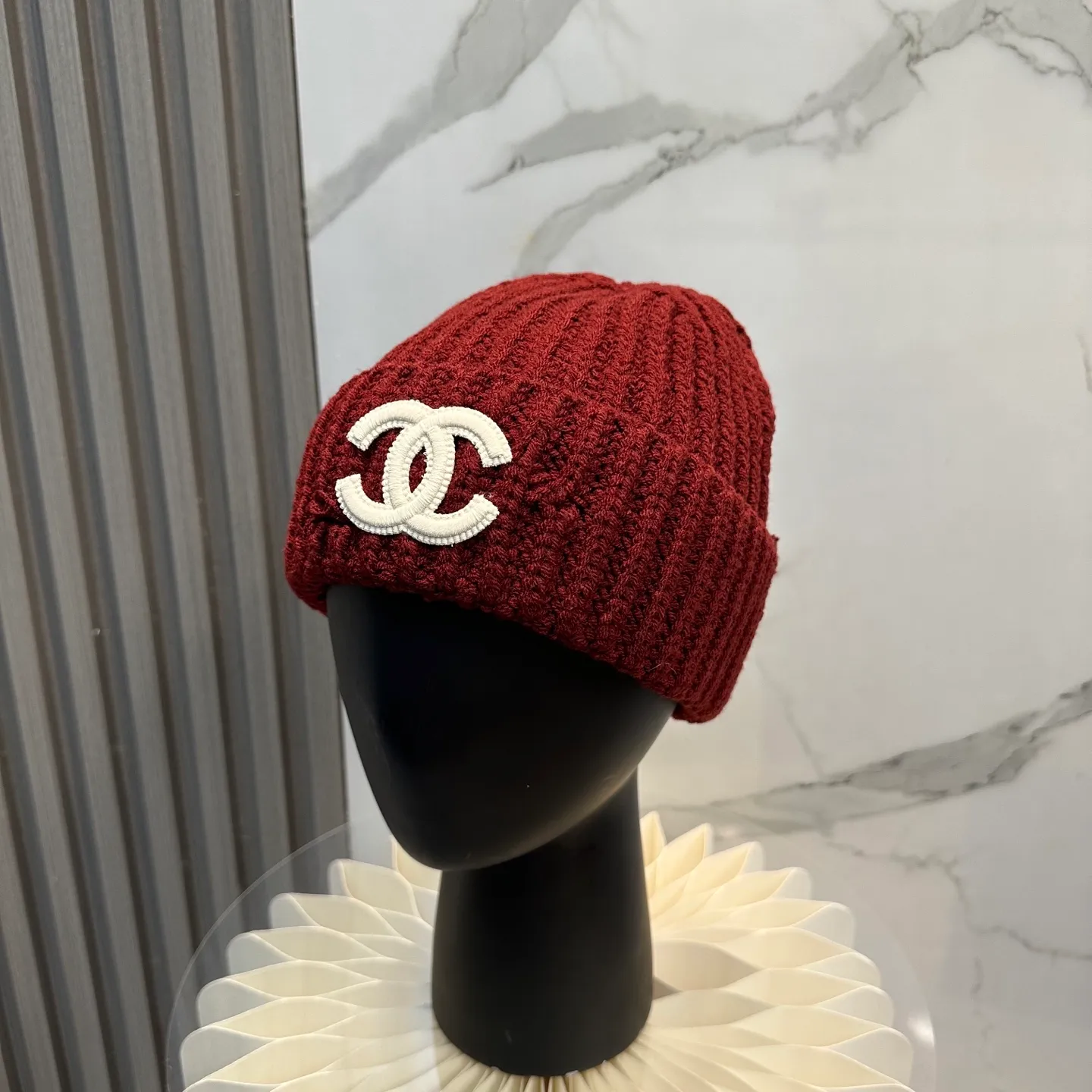 P60 comes with dust bag 🌺 [CHANEL] New knitted hat, Xiaohongshu, the main recommendation of major Internet celebrities! Thicker and warmer, fashionable and popular🌸First-class texture, the best brand for keeping warm in autumn and winter, order now, limited quantity available
