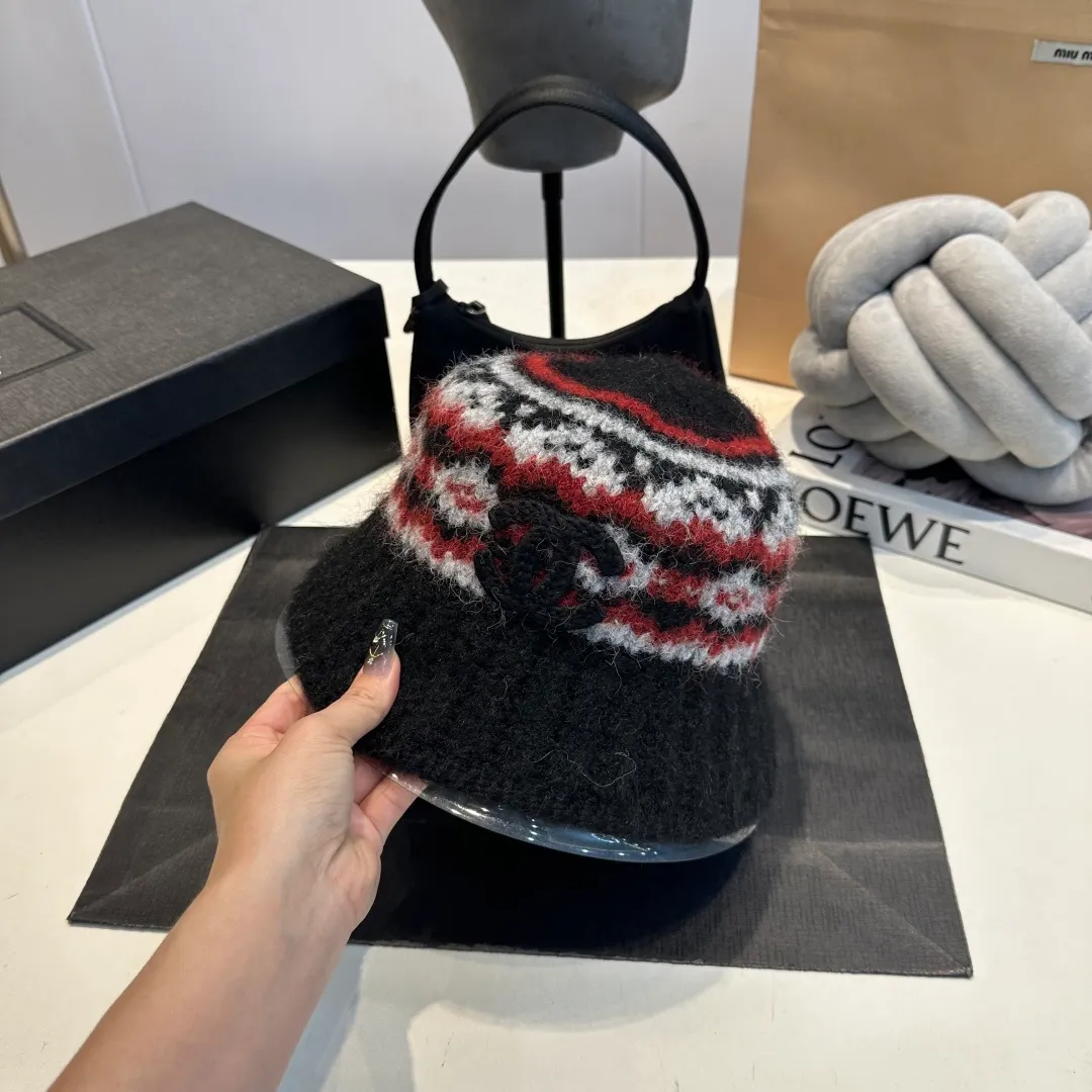 P60 CHANEL Chanel 2025 autumn and winter new small fragrant style fisherman hat unique design ~ a retro literary style