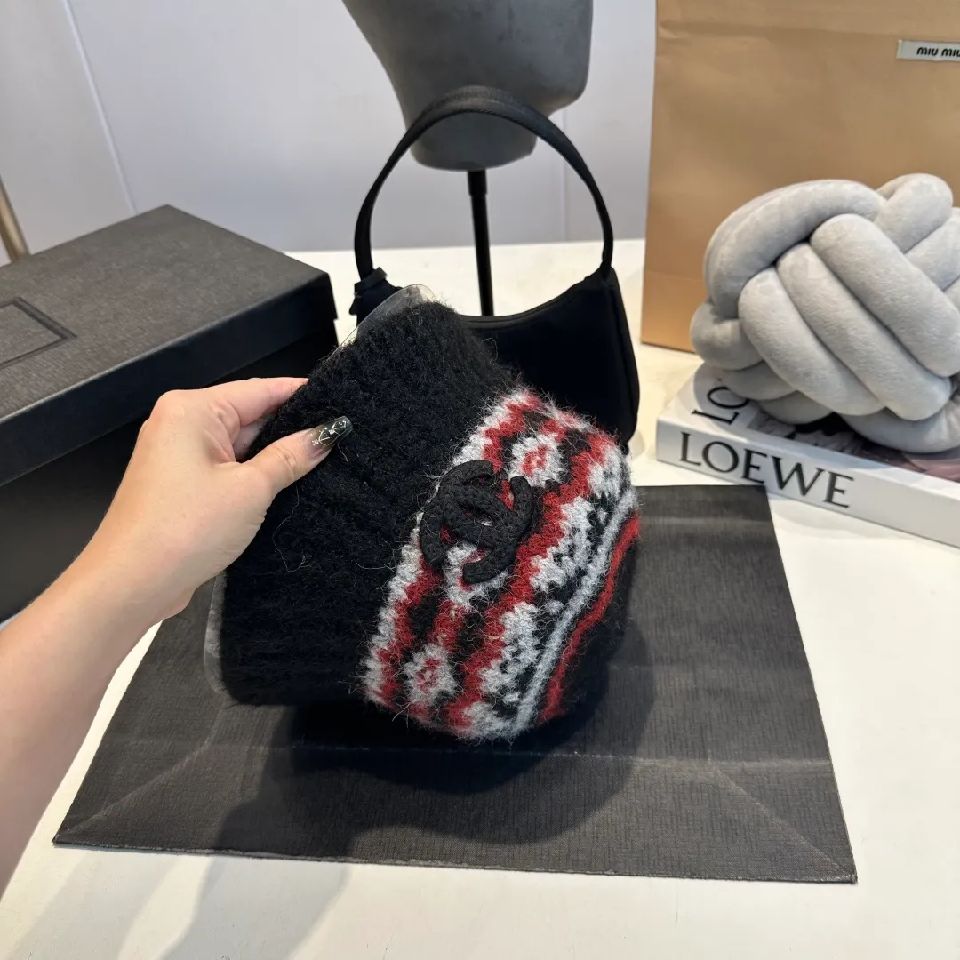 P60 CHANEL Chanel 2025 autumn and winter new small fragrant style fisherman hat unique design ~ a retro literary style