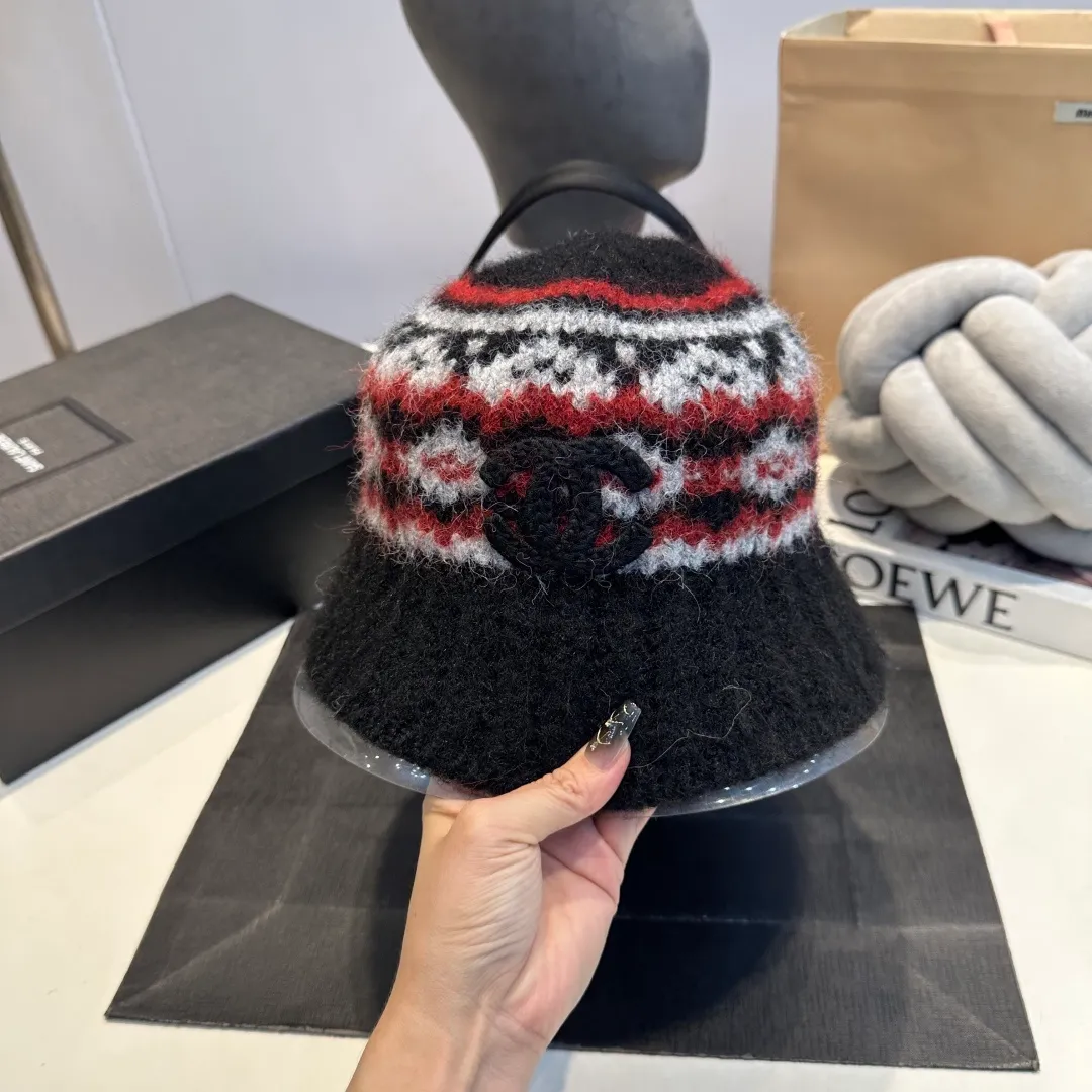 P60 CHANEL Chanel 2025 autumn and winter new small fragrant style fisherman hat unique design ~ a retro literary style