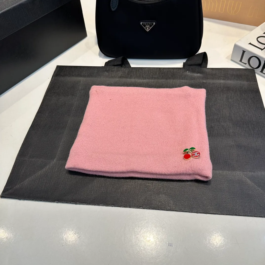 P140 Chanel Chanel children's knitted beanie cherry three-piece set, scarf, hat, gloves, super warm