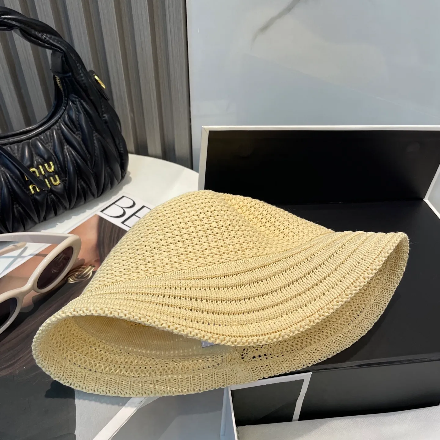 P60 CHANEL knitted basin hat, sun protection fisherman hat made of high density, a super tasteful knitted hat ~ the first choice for going out on the street! The shape of the hat is super nice, the color is perfect, and it’s light to carry! A must-have for little fairies🧚Head circumference 57cm