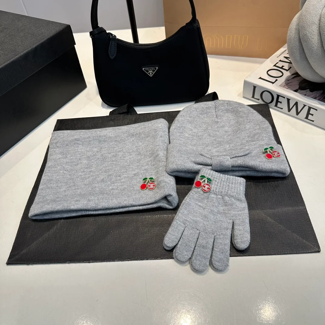 P140 Chanel Chanel children's knitted beanie cherry three-piece set, scarf, hat, gloves, super warm