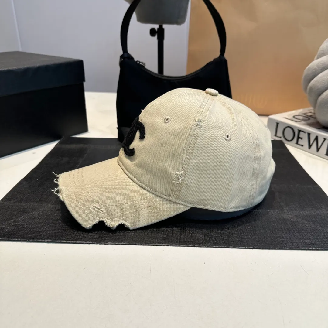 P56 CHANEL new ripped baseball cap, classic and simple logo, fashionable and casual design
