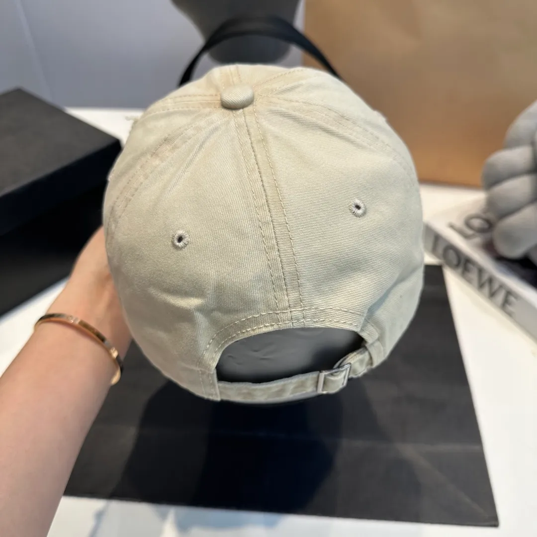 P56 CHANEL new ripped baseball cap, classic and simple logo, fashionable and casual design