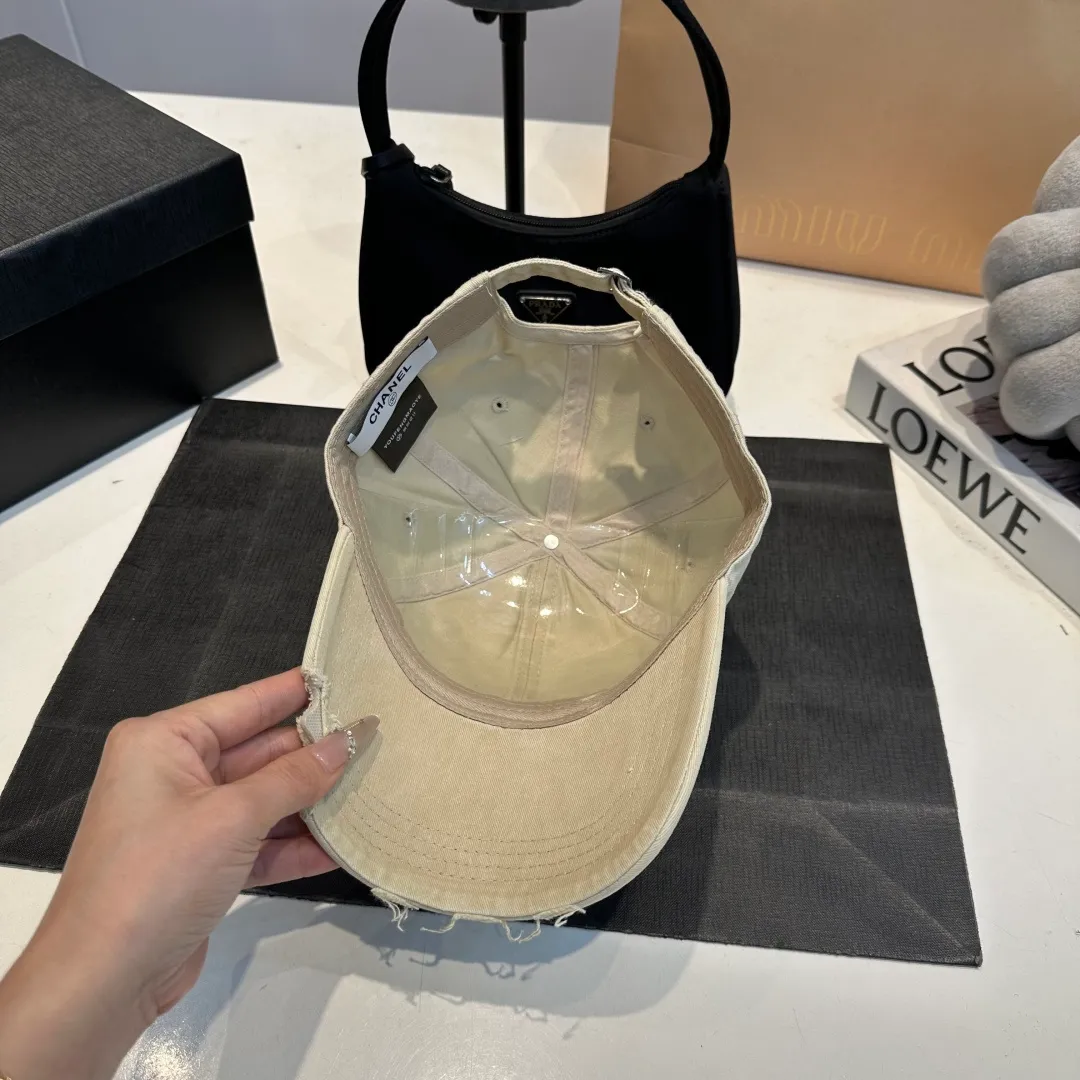 P56 CHANEL new ripped baseball cap, classic and simple logo, fashionable and casual design