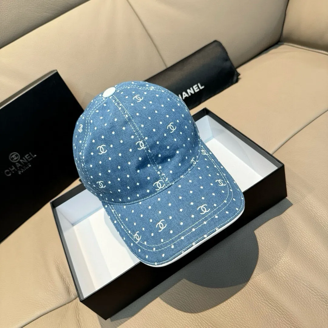 p90, Chanel (Chanel) new original baseball cap, denim small double C, 1:1 mold opening and customization at the counter, original denim fabric + first-layer cowhide, light and breathable! The quality is great, the basic head circumference is 56cm, and the patch is adjustable.