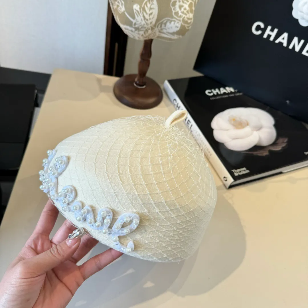 💰190¥ White Chanel beret, customized with small fragrance style high-end fabrics, head circumference 57cm