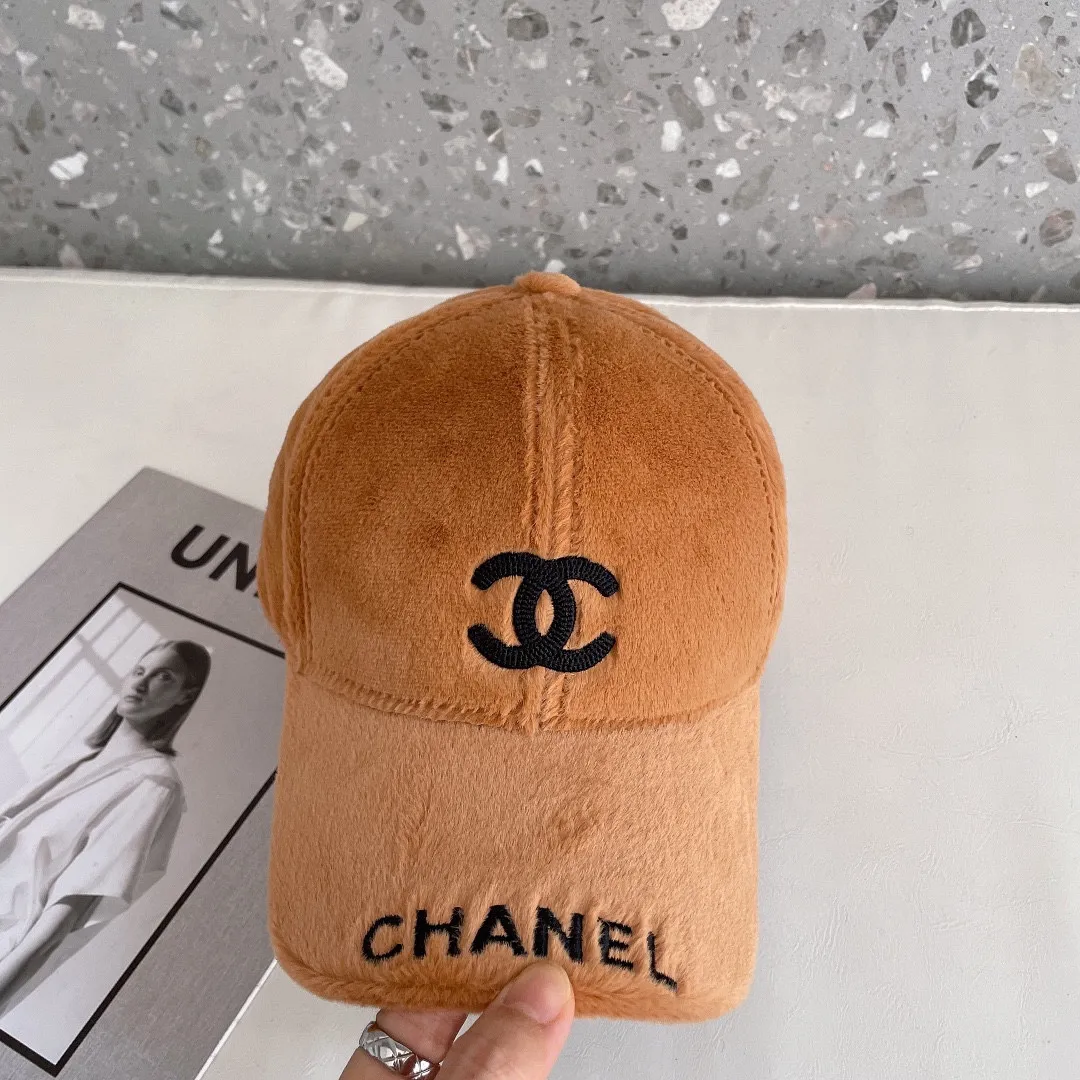 P60 CHANEL Chanel] 2022 new autumn and winter small fragrance style baseball cap🧢, plush and very comfortable. The big brand model is super easy to match, one that you can wear with your eyes closed.
