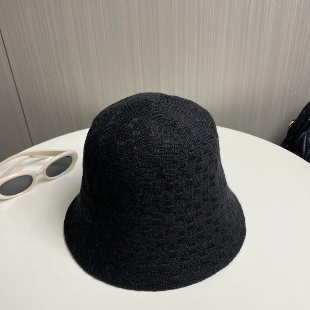 P50 with dust bag [Chanel Chanel] 2024 autumn and winter new style small fragrance bucket hat bucket hat ~ simple and elegant, popular online style