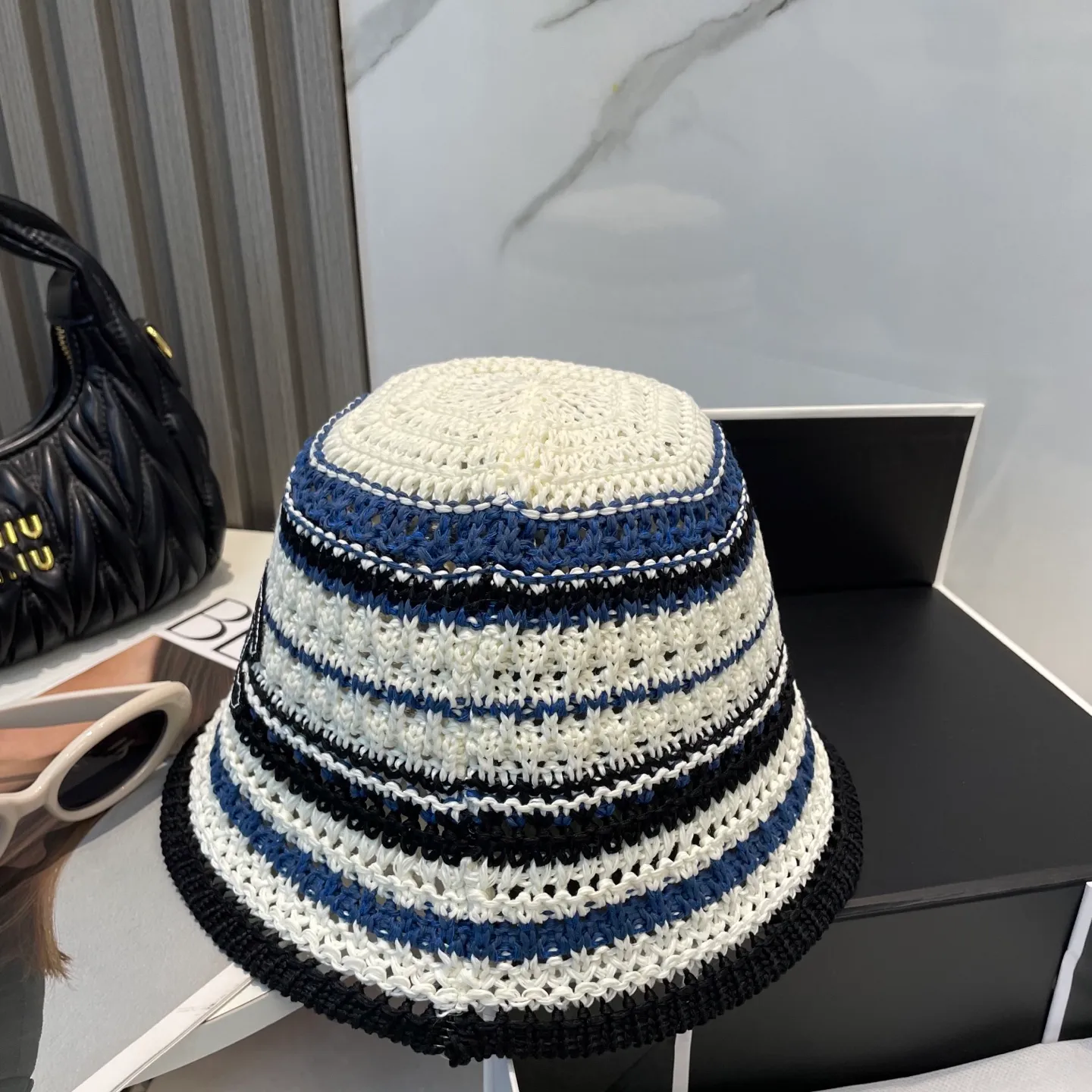 P60 CHANEL knitted basin hat, sun protection fisherman hat made of high density, a super tasteful knitted hat ~ the first choice for going out on the street! The shape of the hat is super nice, the color is perfect, and it’s light to carry! A must-have for little fairies🧚Head circumference 57cm